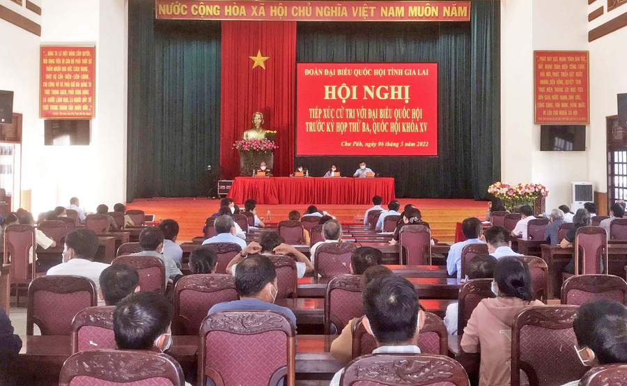 Quang cảnh buổi tiếp xúc cử tri tại huyện Chư Pah. Ảnh: Minh Trung