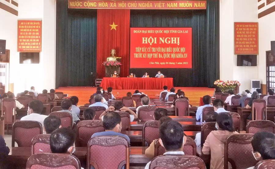 Quang cảnh buổi tiếp xúc cử tri tại huyện Chư Pah. Ảnh: Minh Trung