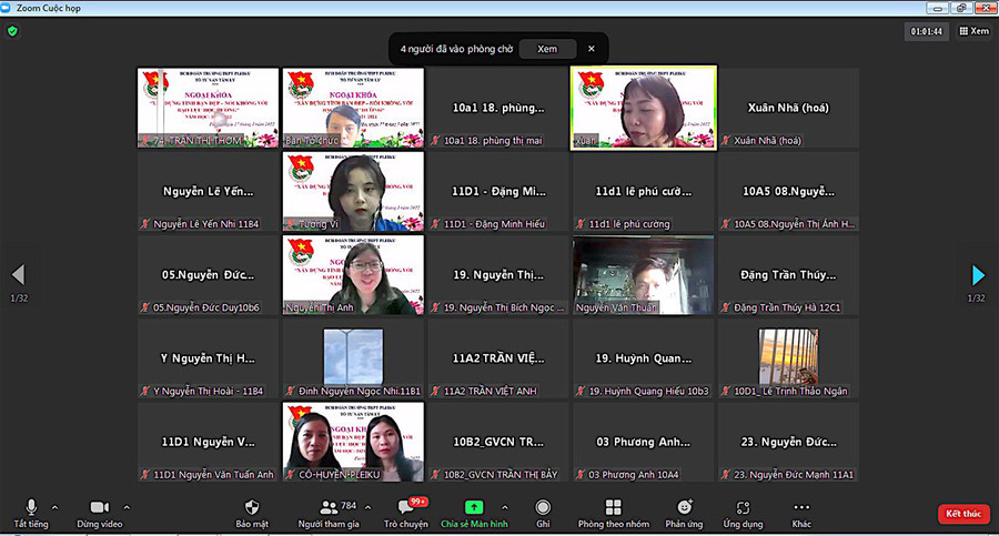  Học sinh Trường THPT Pleiku tham gia Diễn đàn trực tuyến “Xây dựng tình bạn đẹp-Nói không với bạo lực học đường”. Ảnh: Mộc Trà