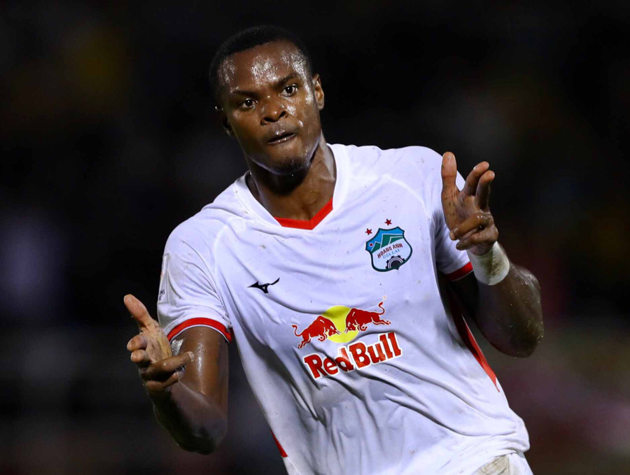 Brandao đã mở tỷ số trận đấu với một pha dứt điểm dũng mãnh. Ảnh: Quang Thịnh