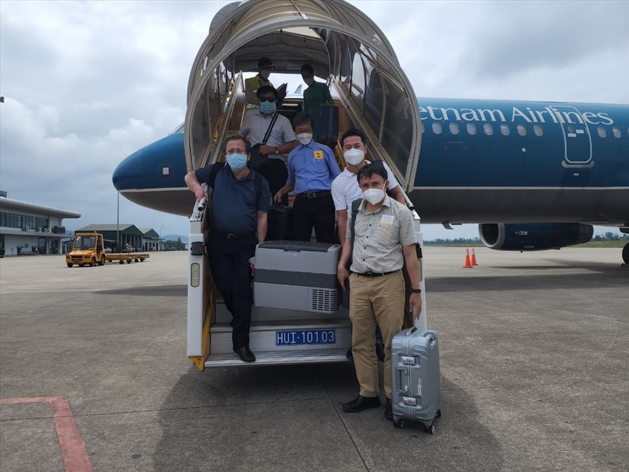 Ekip mang tim về từ TP Hồ Chí Minh. 