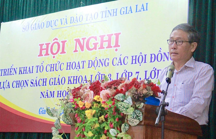 Giám đốc Sở GD-ĐT Lê Duy Định phát biểu tại hội nghị. Ảnh: Mộc Trà Giám đốc Sở GD-ĐT phát biểu chỉ đạo tại hội nghị. Ảnh: Mộc Trà