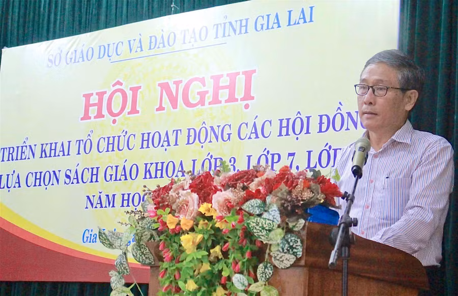 Giám đốc Sở GD-ĐT phát biểu chỉ đạo tại hội nghị. Ảnh: Mộc Trà