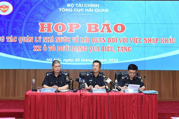 Đại diện Tổng Cục Hải Quan tại buổi họp báo. Ảnh: N.C