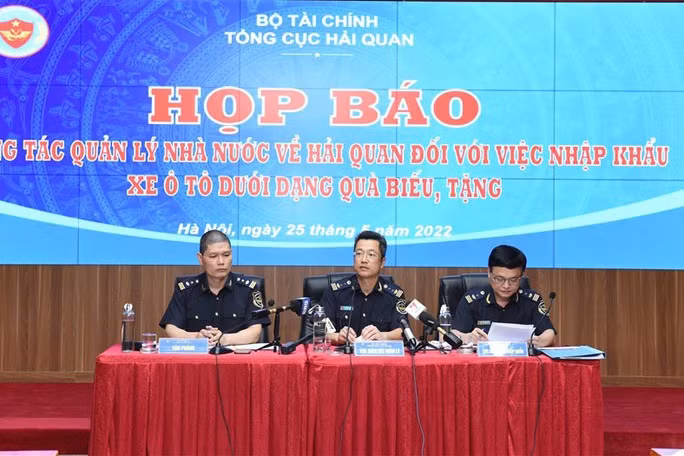 Đại diện Tổng Cục Hải Quan tại buổi họp báo. Ảnh: N.C