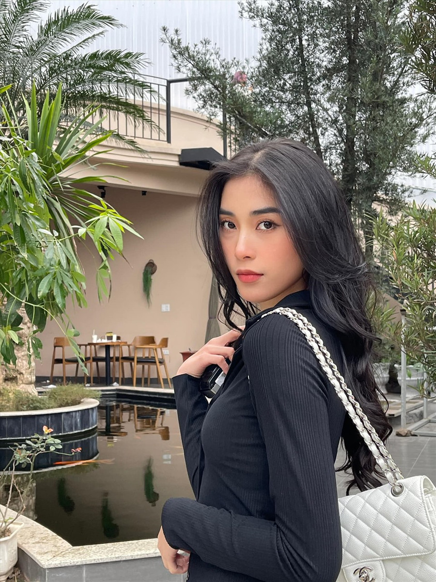 "Là một vận động viên, có quá nhiều rào cản khiến em không thể thực hiện. Sau 2 năm suy nghĩ và đắn đo em đã đưa ra một quyết định quan trọng trong cuộc đời của mình đó là giải nghệ. Em muốn tuổi trẻ của em được học hỏi, được va chạm, được khám phá những việc mà em chưa bao giờ có cơ hội thử", Đặng Thu Huyền chia sẻ về lý do dự thi Hoa hậu Hoàn vũ Việt Nam 2022. Ảnh: NVCC.