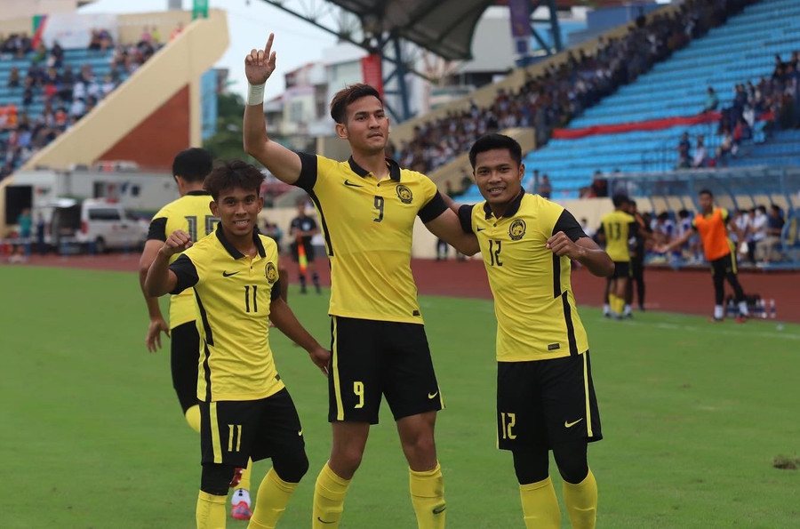 Syafik Ismail (số 11, trái) đang là niềm hy vọng của U.23 Malaysia - Ảnh: FAM