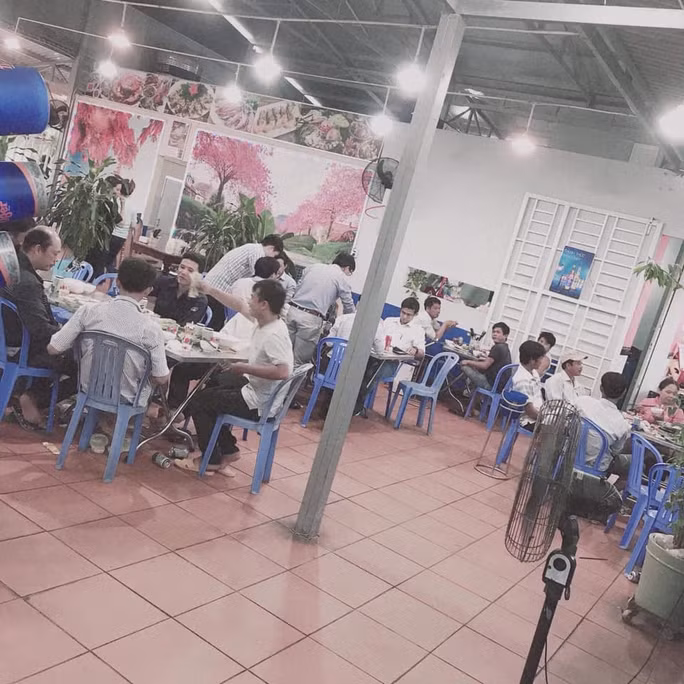 Quán ăn T.H, nơi xảy ra vụ cướp giật điện thoại di động Iphone 13 Pro Max