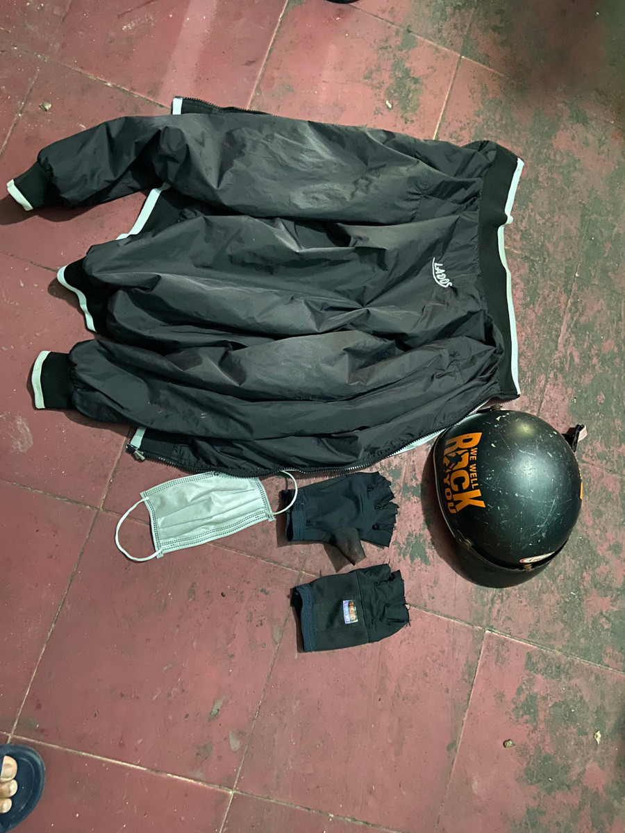 Trang phục Cường sử dụng khi cướp tiệm vàng. Ảnh: CTV Trang phục Cường sử dụng khi cướp tiệm vàng. Ảnh: CTV