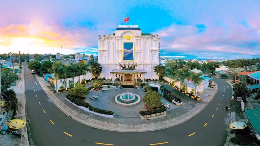 Karaoke Paradise là một trong số những điểm đến giải trí của người dân TP. Pleiku trong dịp lễ 30-4 và 1-5. Ảnh: Sơn Ca