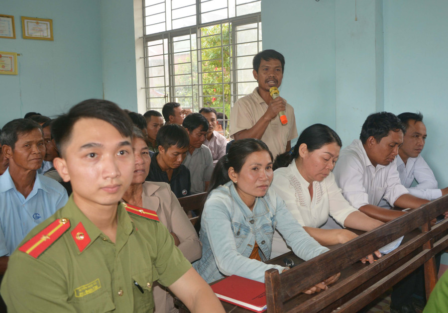 Ông Rơ Mah Trim (thôn Ma Rin 1, xã Ia Mrơn, huyện Ia Pa) nêu ý kiến tại Hội nghị “Công an lắng nghe ý kiến Nhân dân”. Ảnh: Thúy Trinh