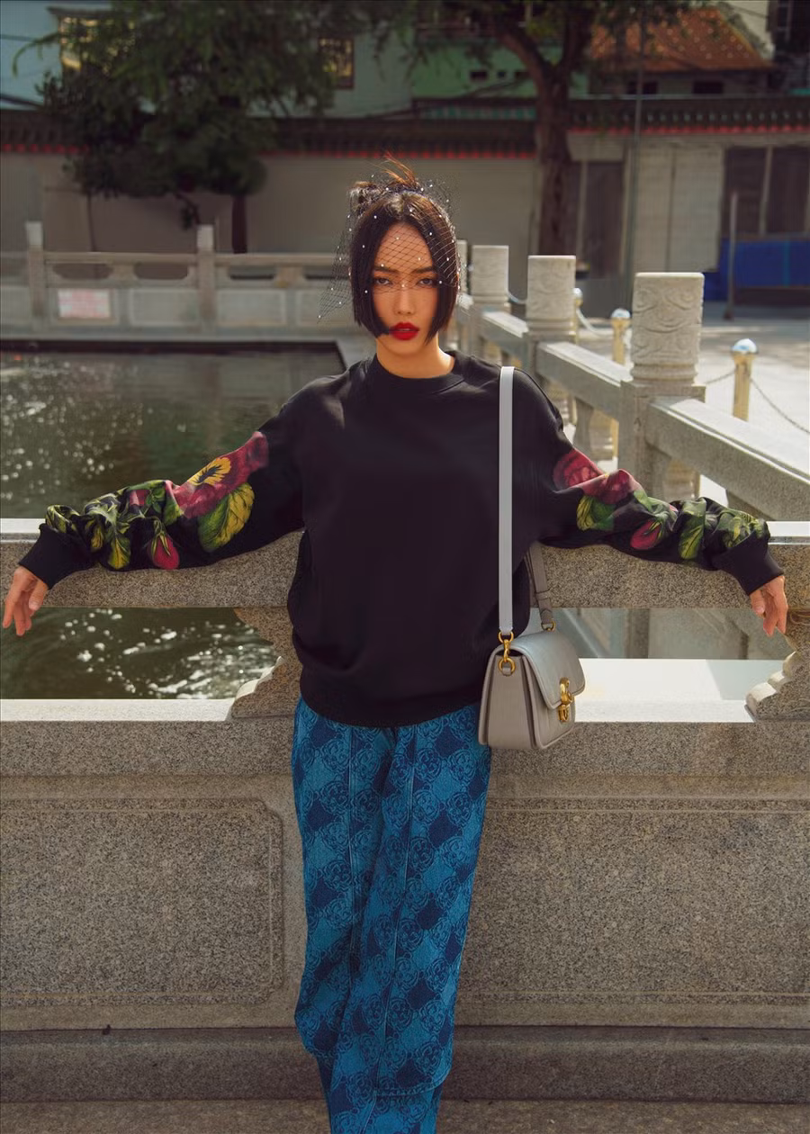 Cái hay của Diệu Nhi, của ekip là biến những điều không liên quan lại cùng với nhau theo một dạng ngẫu hứng có-tính-toán và kết quả là thành phẩm: Bộ ảnh đủ khiến người xem tấm tắc.