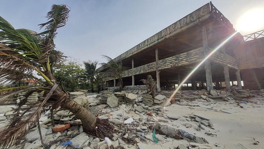 Dự án Khu du lịch Thiên Đàng trở nên hoang tàn, hư hỏng sau hơn 10 năm ngừng hoạt động và bỏ hoang. Ảnh: L.Đ