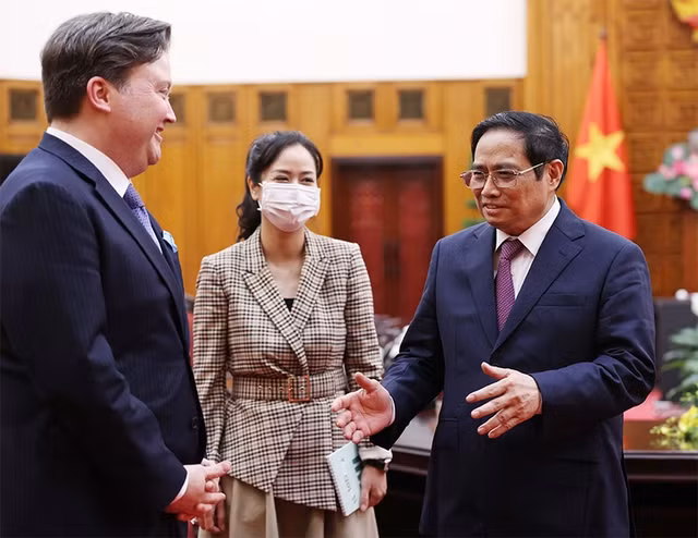 Thủ tướng Chính phủ Phạm Minh Chính và Đại sứ Hoa Kỳ tại Việt Nam Marc E. Knapper