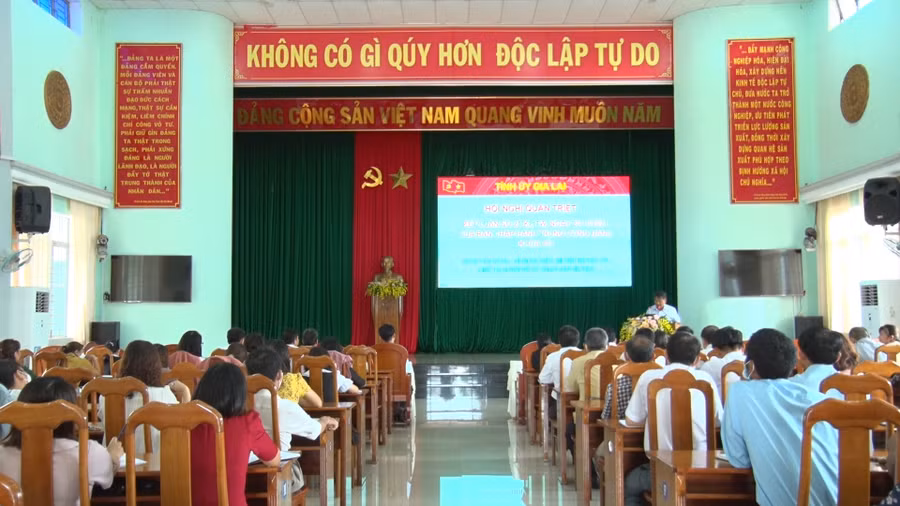 Toàn cảnh Hội nghị học tập, quán triệt Kết luận số 21-KL/TW của Ban Chấp hành Trung ương Đảng khóa XIII. Ảnh: Rơ Lan Viện