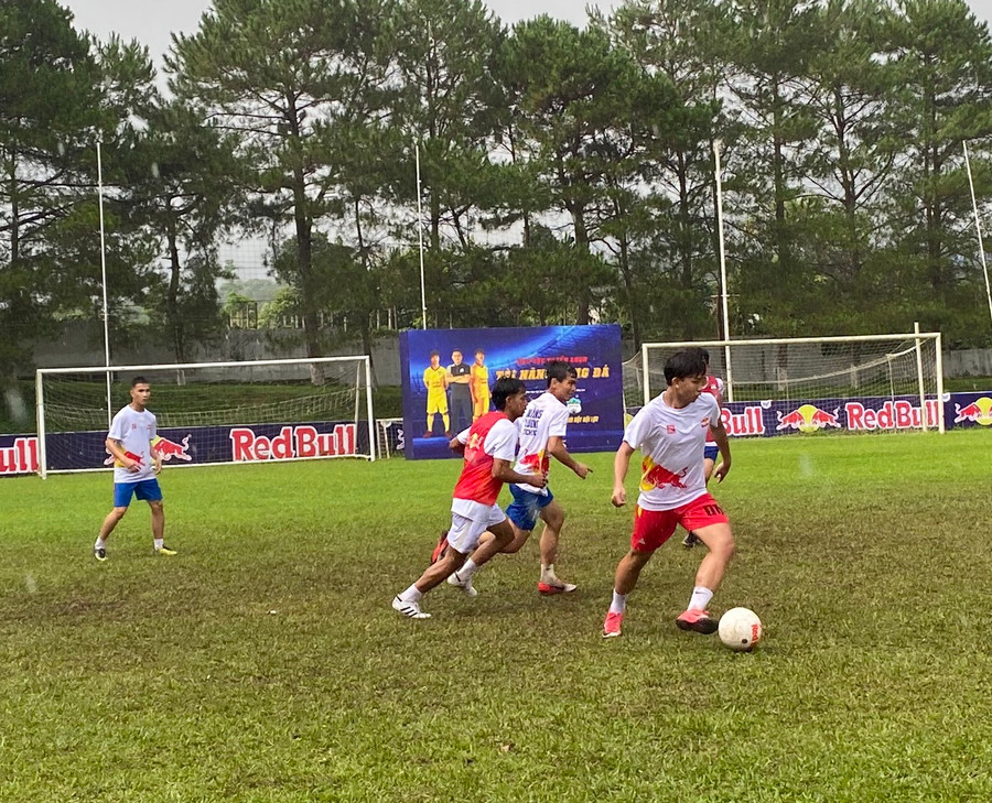 Có hàng ngàn thí sinh đăng ký chương trình tuyển chọn tài năng bóng đá HAGL. Ảnh: Linh Nhi