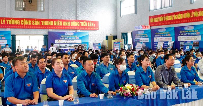 Đại biểu tham dự chương trình. Đại biểu tham dự chương trình.