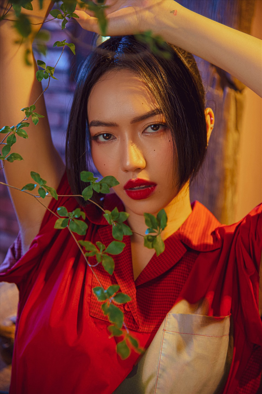 Cùng với “Bẫy ngọt ngào” và “Bóng đè” không chỉ là cái tên bảo chứng phòng vé, Diệu Nhi còn là gương mặt để người ta tin tưởng hoàn toàn vào chất lượng bộ phim thông qua diễn xuất được đánh giá là ngày một thăng hạng dù thử thách ở bất kỳ thể loại vai diễn nào. Cùng với “Bẫy ngọt ngào” và “Bóng đè” không chỉ là cái tên bảo chứng phòng vé, Diệu Nhi còn là gương mặt để người ta tin tưởng hoàn toàn vào chất lượng bộ phim thông qua diễn xuất được đánh giá là ngày một thăng hạng dù thử thách ở bất kỳ thể loại vai diễn nào.