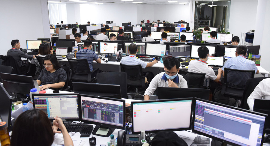 Hoạt động tự doanh của công ty chứng khoán có xung đột lợi ích với nhà đầu tư. Ảnh: Ngọc Thắng Hoạt động tự doanh của công ty chứng khoán có xung đột lợi ích với nhà đầu tư. Ảnh: Ngọc Thắng