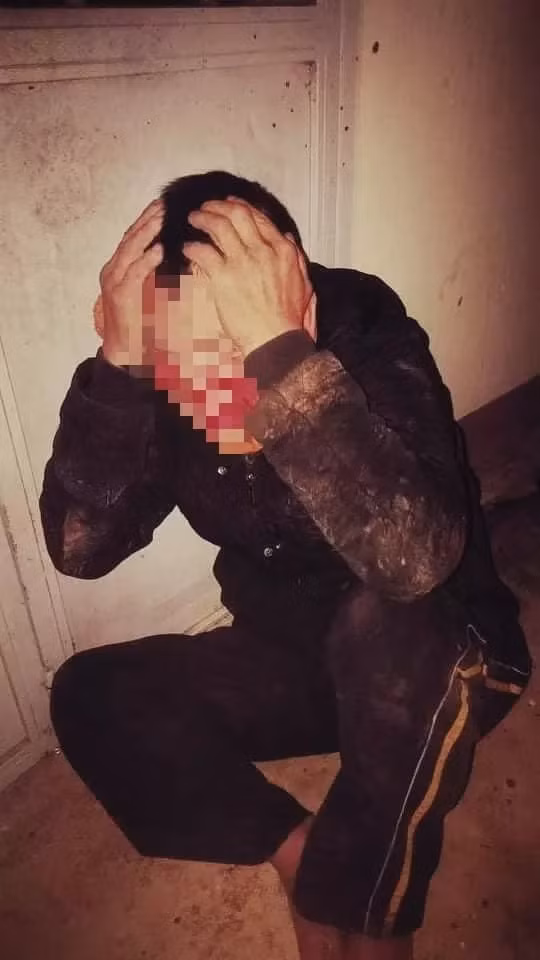 Người đàn ông bị người dân vây bắt