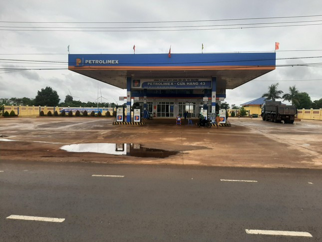 Khu đất 3.000m2 trong đó có 1.500m2 đất lúa giờ đã được xây Trạm xăng dầu. Ảnh: Báo Tiền Phong