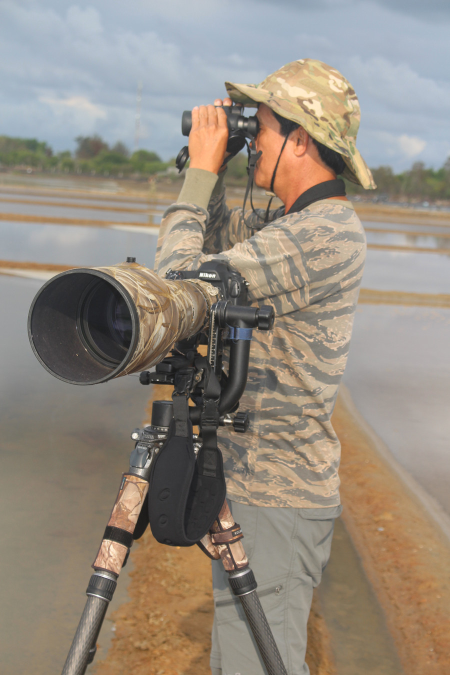 Theo dõi chim di cư để chụp hình