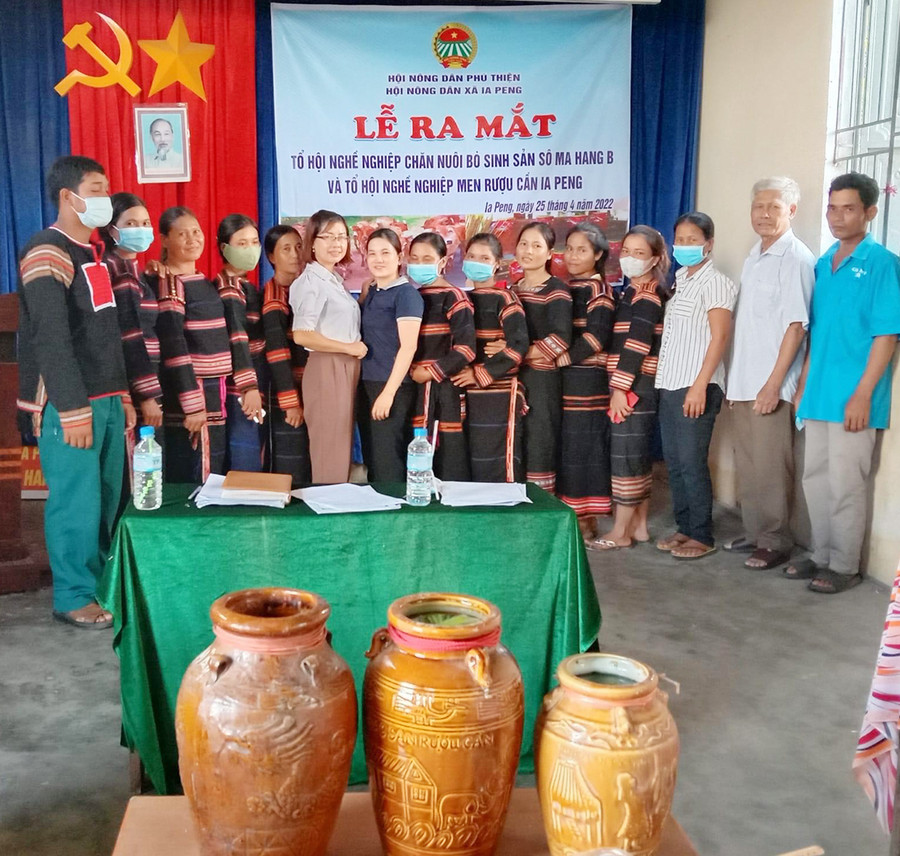 Ra mắt Tổ hội nghề nghiệp men rượu cần xã Ia Peng. Ảnh: Vũ Chi Ra mắt tổ hội nghề nghiệp men rượu cần xã Ia Peng. Ảnh: Vũ Chi