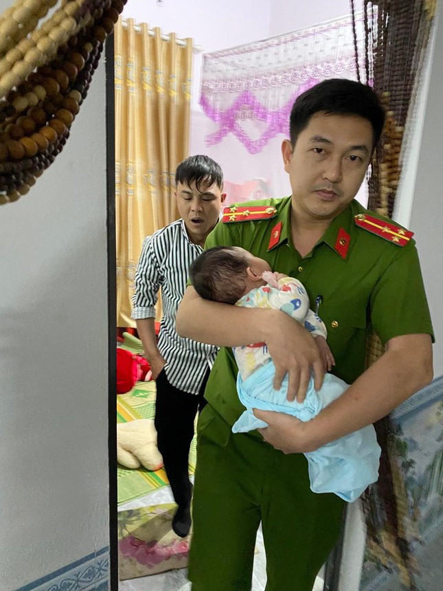 Cháu bé được giải cứu an toàn.  Cháu bé được giải cứu an toàn.