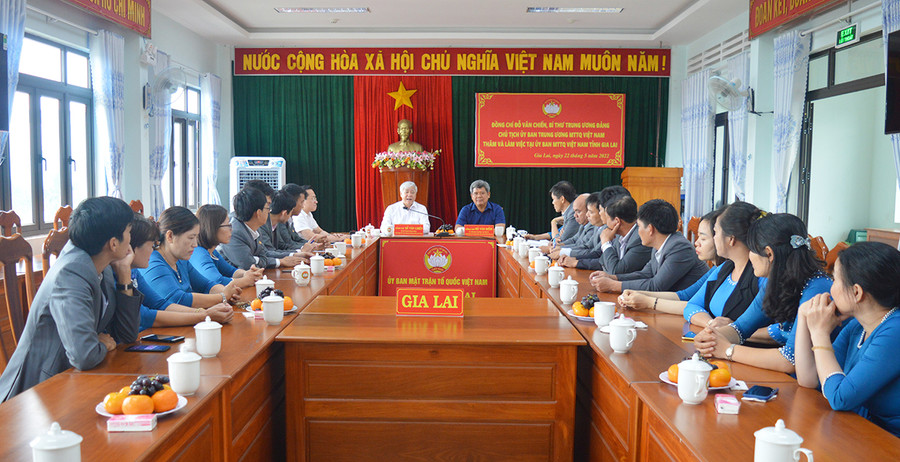 Chủ tịch Ủy ban Trung ương MTTQ Việt Nam làm việc với lãnh đạo, cán bộ Ủy ban MTTQ Việt Nam tỉnh. Ảnh: Anh Huy
