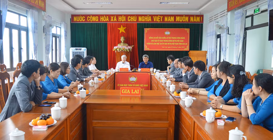 Chủ tịch Ủy ban Trung ương MTTQ Việt Nam làm việc với lãnh đạo, cán bộ Ủy ban MTTQ Việt Nam tỉnh. Ảnh: Anh Huy