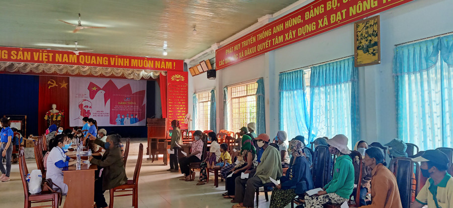 Ngày hội đã tổ chức khám chữa bệnh miễn phí cho hơn 500 người dân. Ảnh: Đức Nhật