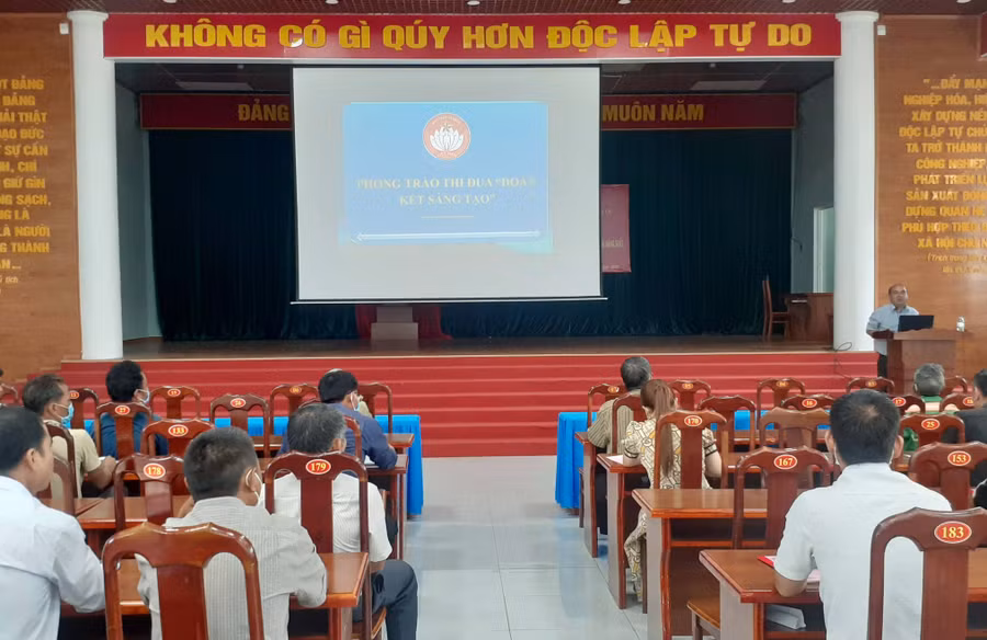 Quang cảnh Hội nghị tập huấn triển khai phong trào thi đua. Ảnh: Hoàng Viên