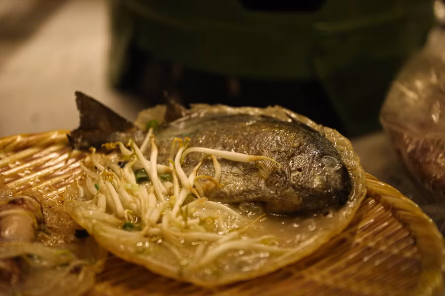 Món bánh khoái cá kình. LÊ HOÀI NHÂN