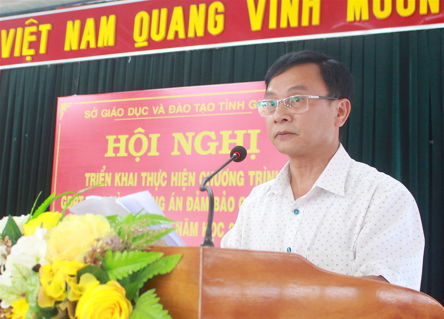 Phó Giám đốc Sở Giáo dục và Đào tạo Nguyễn Văn Long phát biểu chỉ đạo tại hội nghị. Ảnh: Mộc Trà