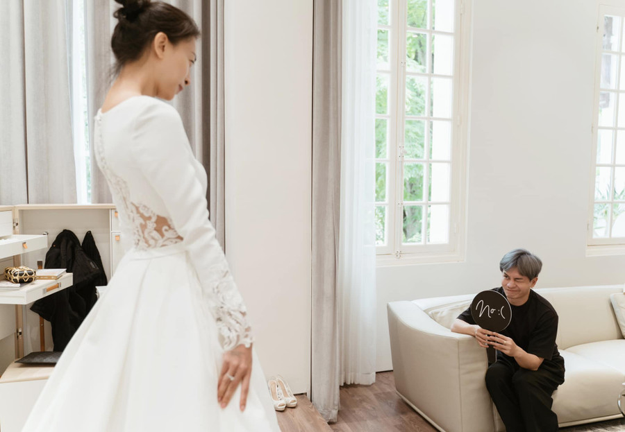 Nữ diễn viên vô cùng bối rối vì có quá nhiều sự lựa chọn. Ảnh: La Fée Bridal Nữ diễn viên vô cùng bối rối vì có quá nhiều sự lựa chọn. Ảnh: La Fée Bridal