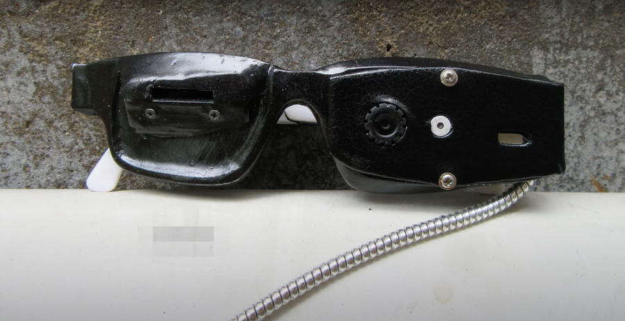 Mô hình mắt kính thông minh cho người khiếm thị của nhóm tác giả ở Hà Nội. Ảnh: BTC  Mô hình mắt kính thông minh cho người khiếm thị của nhóm tác giả ở Hà Nội. Ảnh: BTC