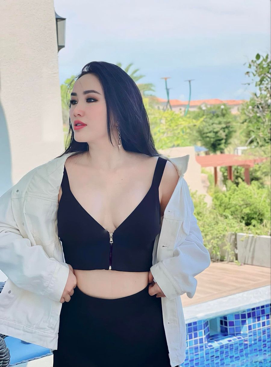 Cuộc sống sang chảnh của nữ ca sĩ khiến nhiều người ngưỡng mộ. Ảnh: FBNV