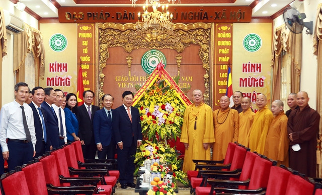 Phó Thủ tướng Thường trực đánh giá cao vai trò và những cống hiến lớn của Phật giáo với tinh thần nhập thế đồng hành với dân tộc qua từng thời kỳ lịch sử của đất nước. Ảnh: VGP/Hải Minh