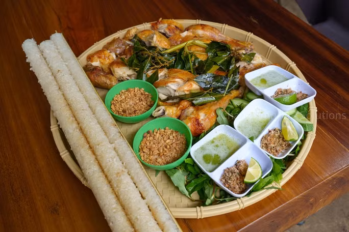 Gà nướng cơm lam