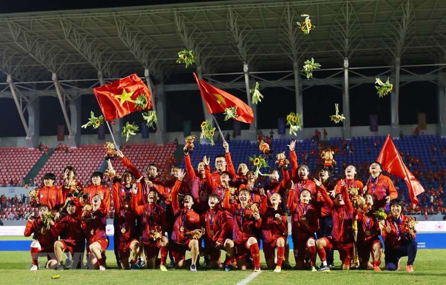 Việt Nam giành huy chương Vàng môn bóng đá nữ SEA Games 31. (Ảnh: Hoàng Linh/TTXVN) Việt Nam giành huy chương Vàng môn bóng đá nữ SEA Games 31. (Ảnh: Hoàng Linh/TTXVN)