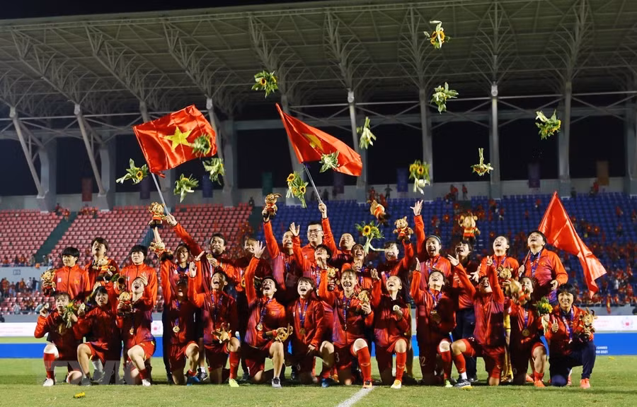 Việt Nam giành huy chương Vàng môn bóng đá nữ SEA Games 31. (Ảnh: Hoàng Linh/TTXVN)