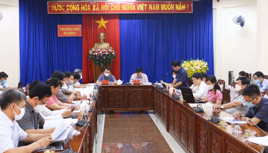 Quang cảnh buổi giám sát tại UBND TP. Pleiku. Ảnh: Quang Tấn