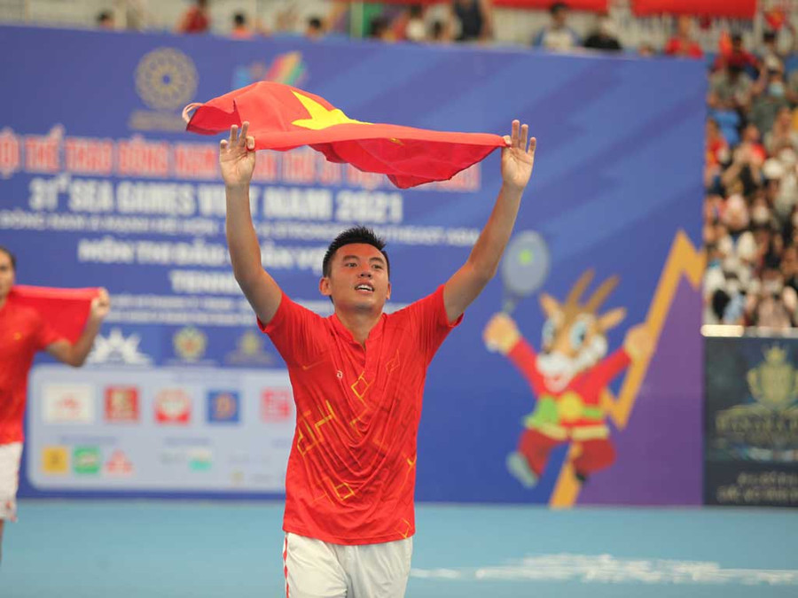 Lý Hoàng Nam bảo vệ thành công chiếc HCV đơn nam quần vợt. Ảnh: Minh Khai 