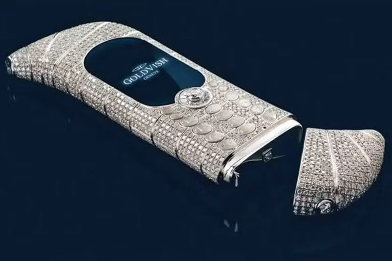 Goldvish Le Million được đính kèm kim cương 120 carat. GOLDVISH