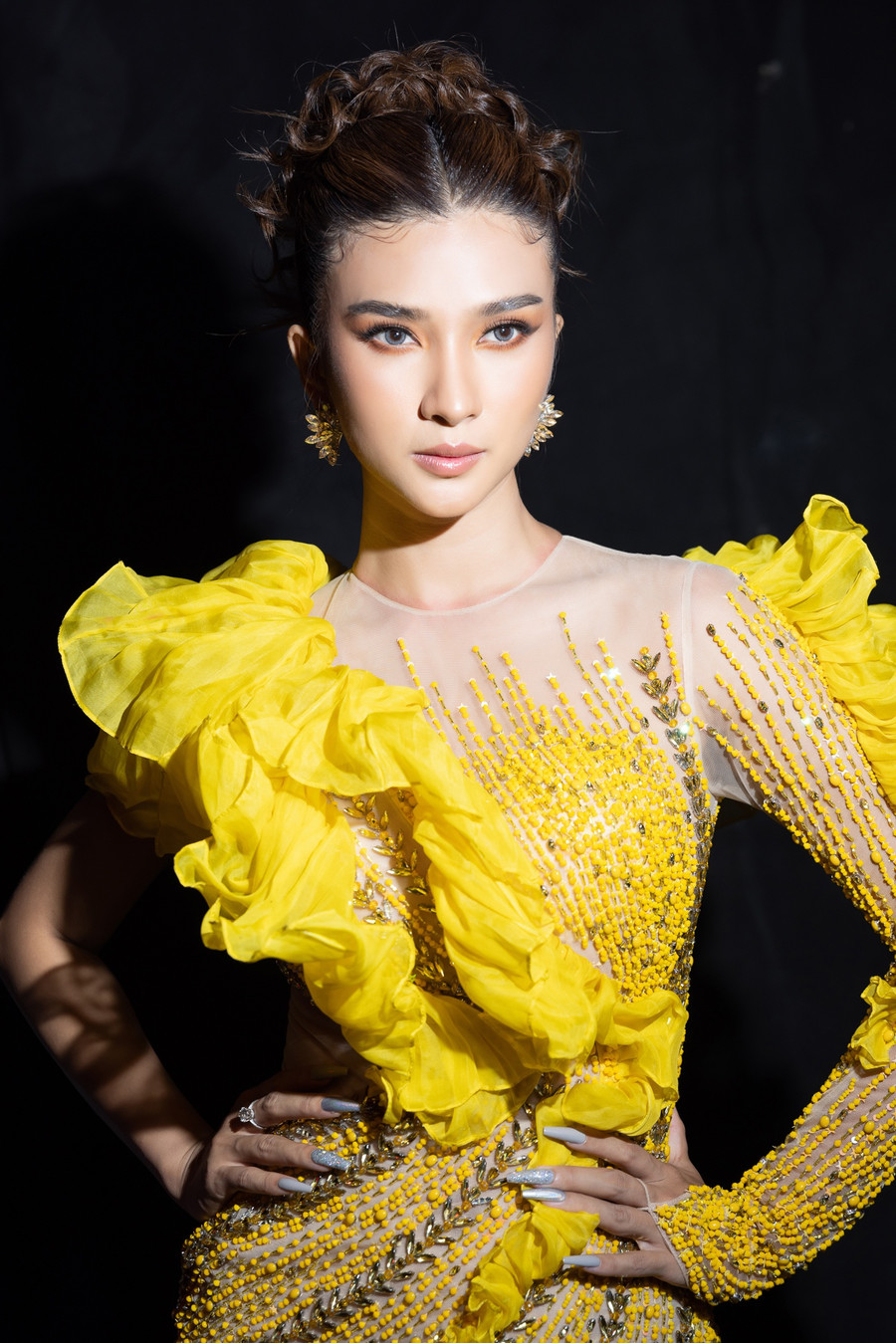 Song song đó, nữ diễn viên phim Kẻ thứ ba còn dành lời khen cho sự đầu tư chỉn chu và chuyên nghiệp của ban tổ chức cuộc thi. Đồng thời, cô cũng đánh giá những thí sinh góp mặt trong cuộc thi đều sở hữu phong thái tự tin, tinh thần nhiệt huyết khi đứng trên sân khấu. Ảnh: NVCC Song song đó, nữ diễn viên phim Kẻ thứ ba còn dành lời khen cho sự đầu tư chỉn chu và chuyên nghiệp của ban tổ chức cuộc thi. Đồng thời, cô cũng đánh giá những thí sinh góp mặt trong cuộc thi đều sở hữu phong thái tự tin, tinh thần nhiệt huyết khi đứng trên sân khấu. Ảnh: NVCC