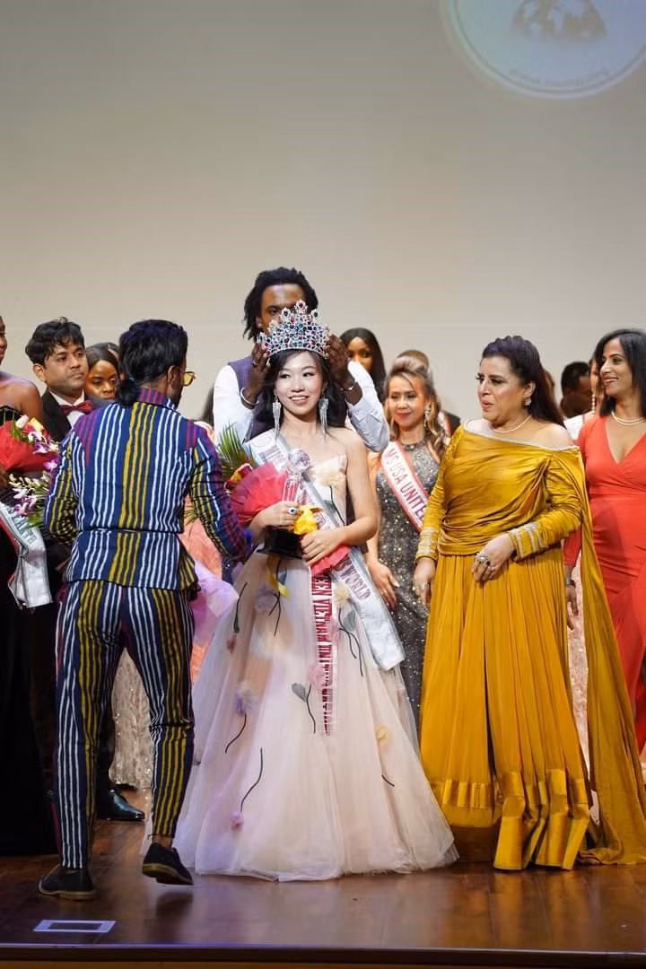 Trương Phương Nga trong đêm chung kết Miss Teen United Nations. Ảnh: NVCC. Trương Phương Nga trong đêm chung kết Miss Teen United Nations. Ảnh: NVCC.