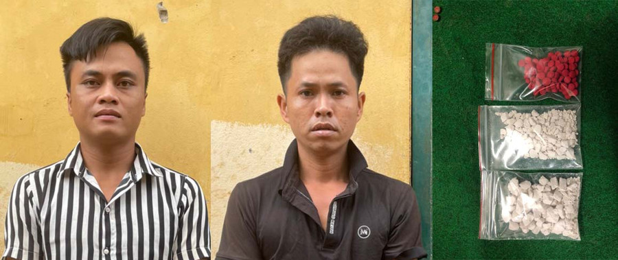 Đối tượng Cụt Văn Thuyết (áo trắng sọc đen) và đối tượng Bùi Văn Lương (áo đen, quần đen) tại Nhà tam giam, tạm giữ Công an huyện Ia Grai (tỉnh Gia Lai) cùng tang vật được thu giữ. Ảnh: Phương Lộc