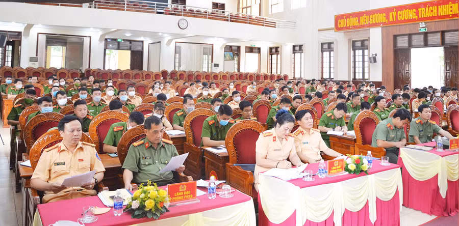  Các đại biểu tham gia khai mạc hội nghị tập huấn. Ảnh: Nguyễn Hữu