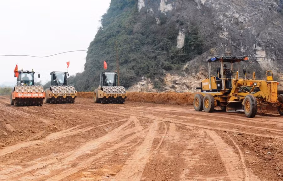 Nhà thầu thi công một dự án cao tốc Bắc-Nam phía Đông giai đoạn 2017-2020. Ảnh: Việt Hùng/Vietnam+