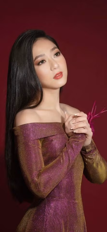 Nhan sắc xinh đẹp của ca sĩ Hà Thanh Xuân dù đã ở tuổi ngoài 30. (Ảnh: FBNV)